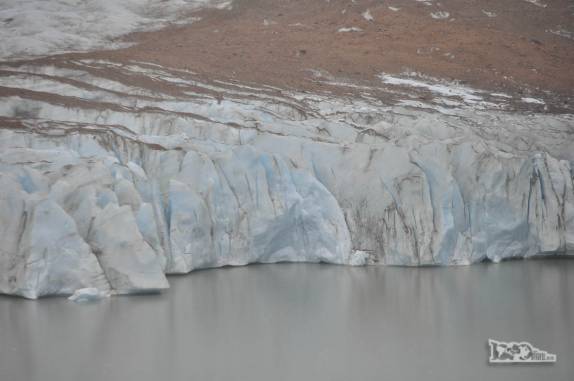O Glaciar Grande carrega toneladas de detritos das montanhas para a Laguna Torre, no Parque Nacional Los Glaciares, perto de El Chaltén, na Argentina